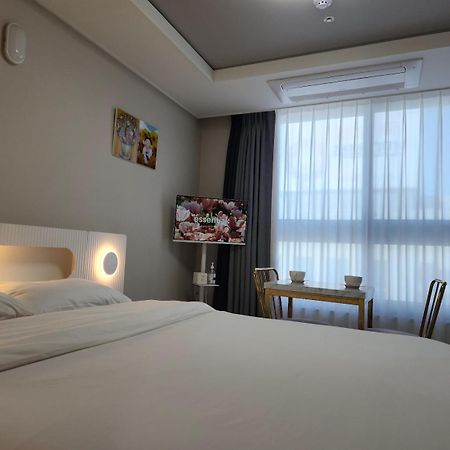 Daegu Star B&B Dsr Hotel Lily Guestroom Buitenkant foto