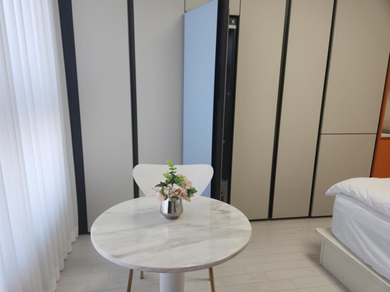 Daegu Star B&B Dsr Hotel Lily Guestroom Buitenkant foto