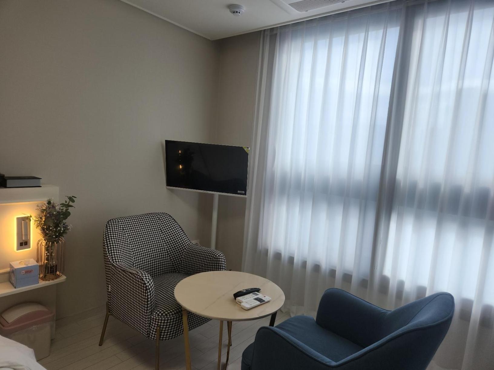 Daegu Star B&B Dsr Hotel Lily Guestroom Buitenkant foto