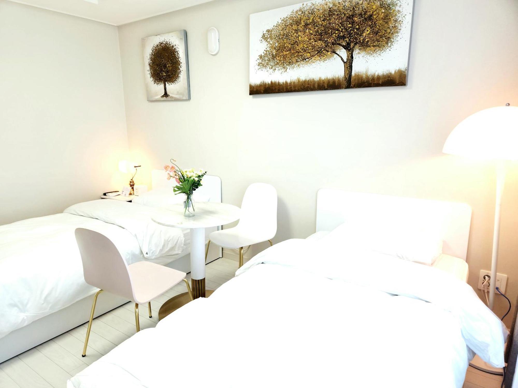 Daegu Star B&B Dsr Hotel Lily Guestroom Kamer foto