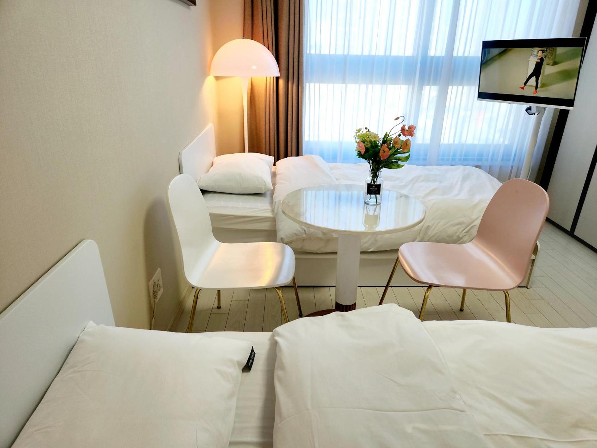 Daegu Star B&B Dsr Hotel Lily Guestroom Kamer foto