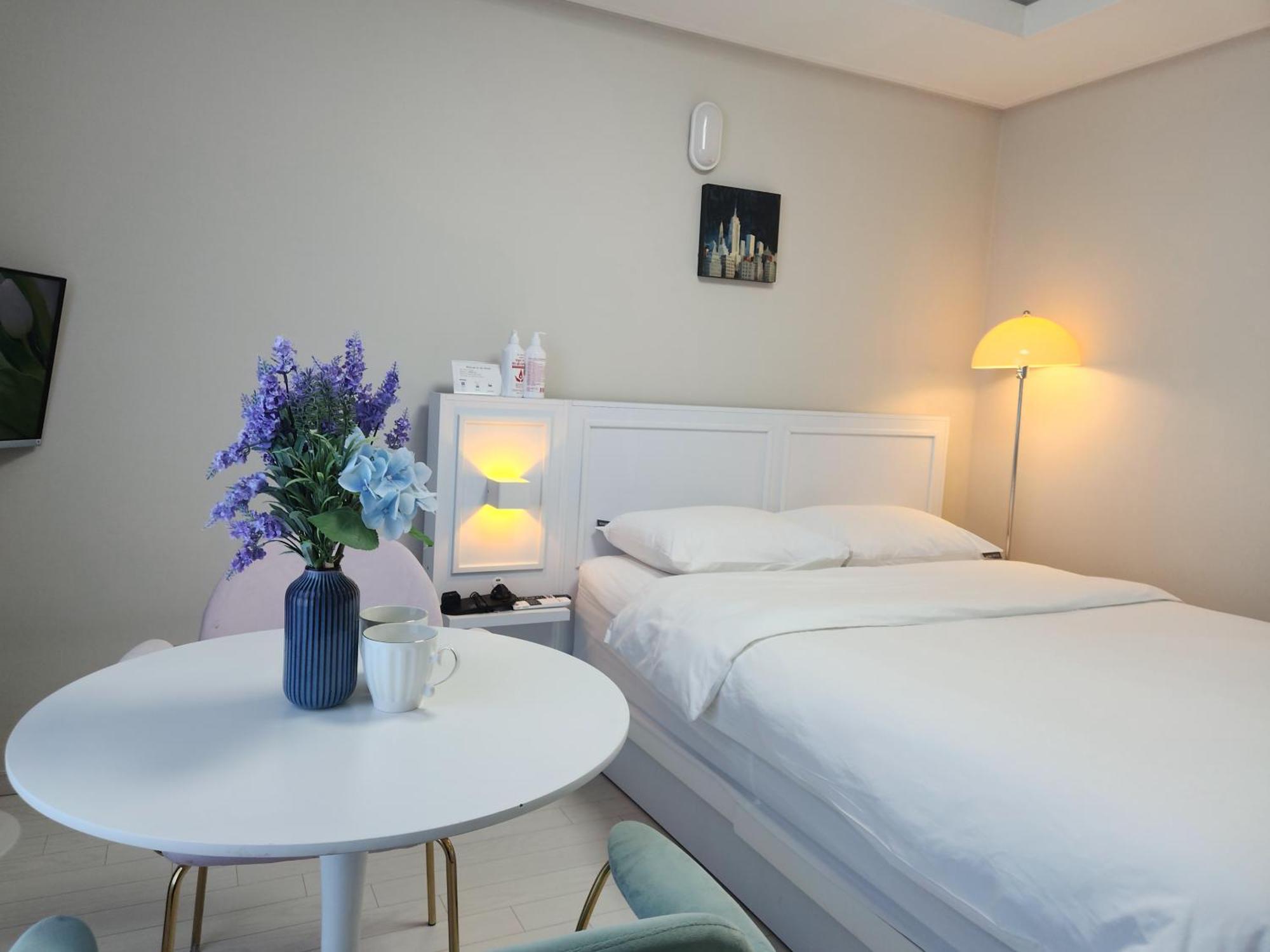 Daegu Star B&B Dsr Hotel Lily Guestroom Kamer foto