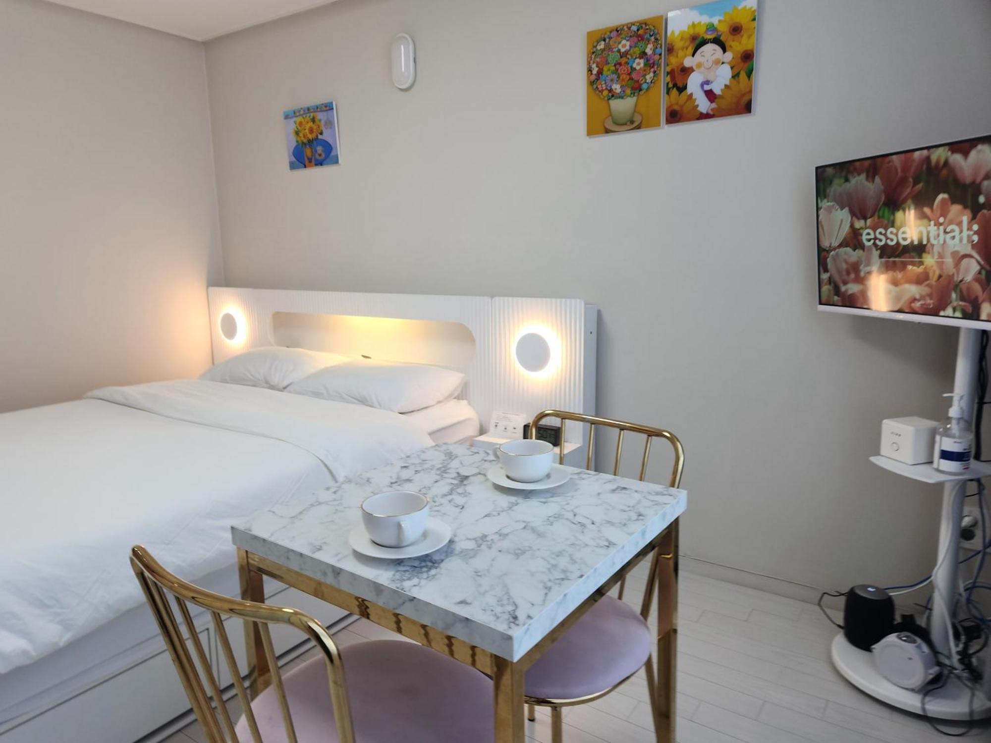 Daegu Star B&B Dsr Hotel Lily Guestroom Kamer foto