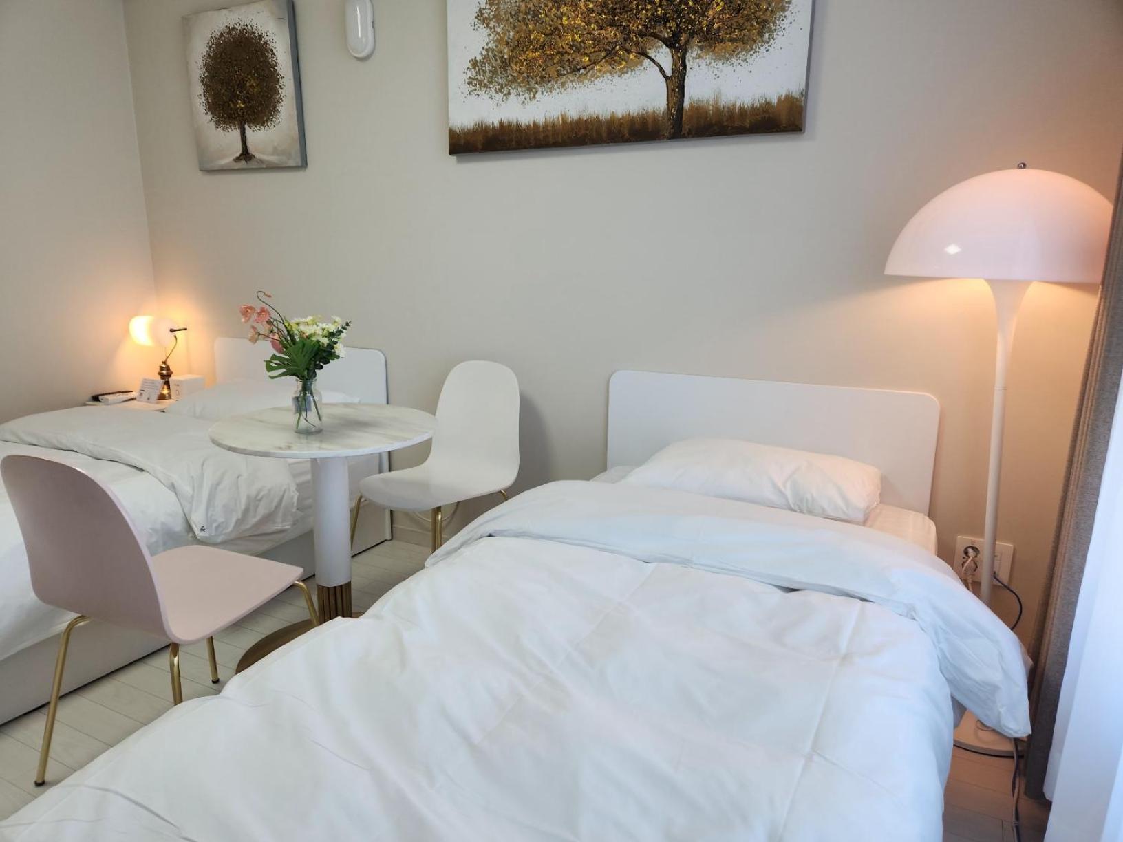 Daegu Star B&B Dsr Hotel Lily Guestroom Kamer foto