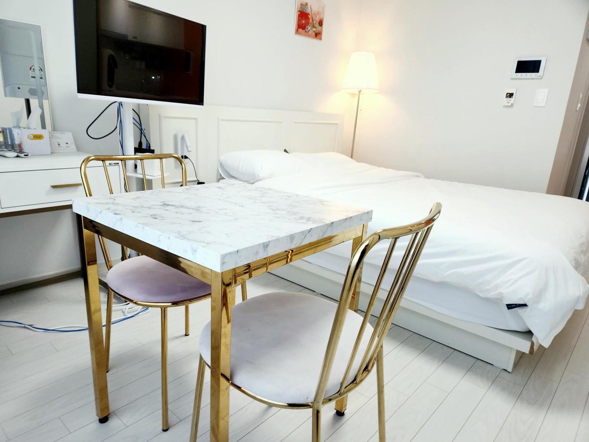 Daegu Star B&B Dsr Hotel Lily Guestroom Kamer foto